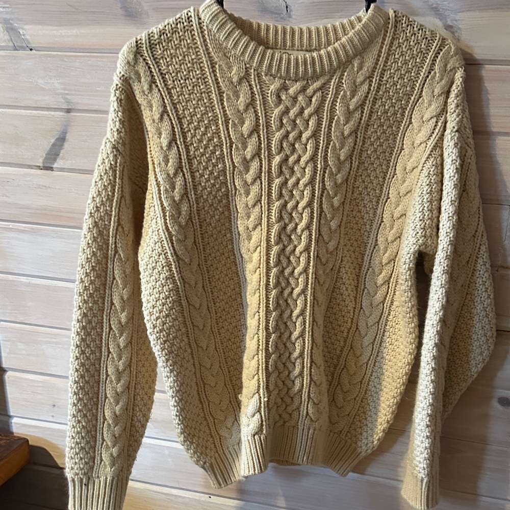 Elegant Cable Knit Crewneck Sweater - Tan